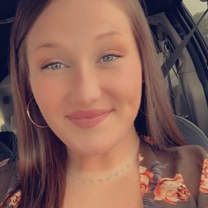 Meet your Posher, Kayla